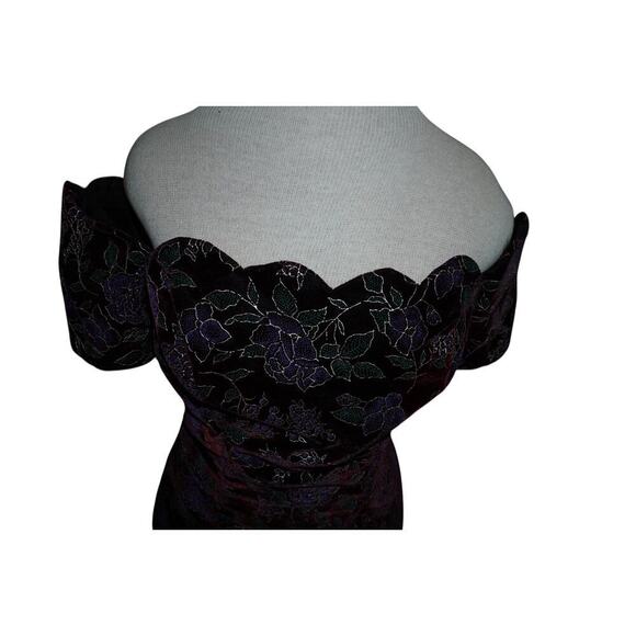 Vintage Tamara’s Off-Shoulder Cocktail – Size 7 Embroidered Velvet – Scalloped - Picture 5 of 11